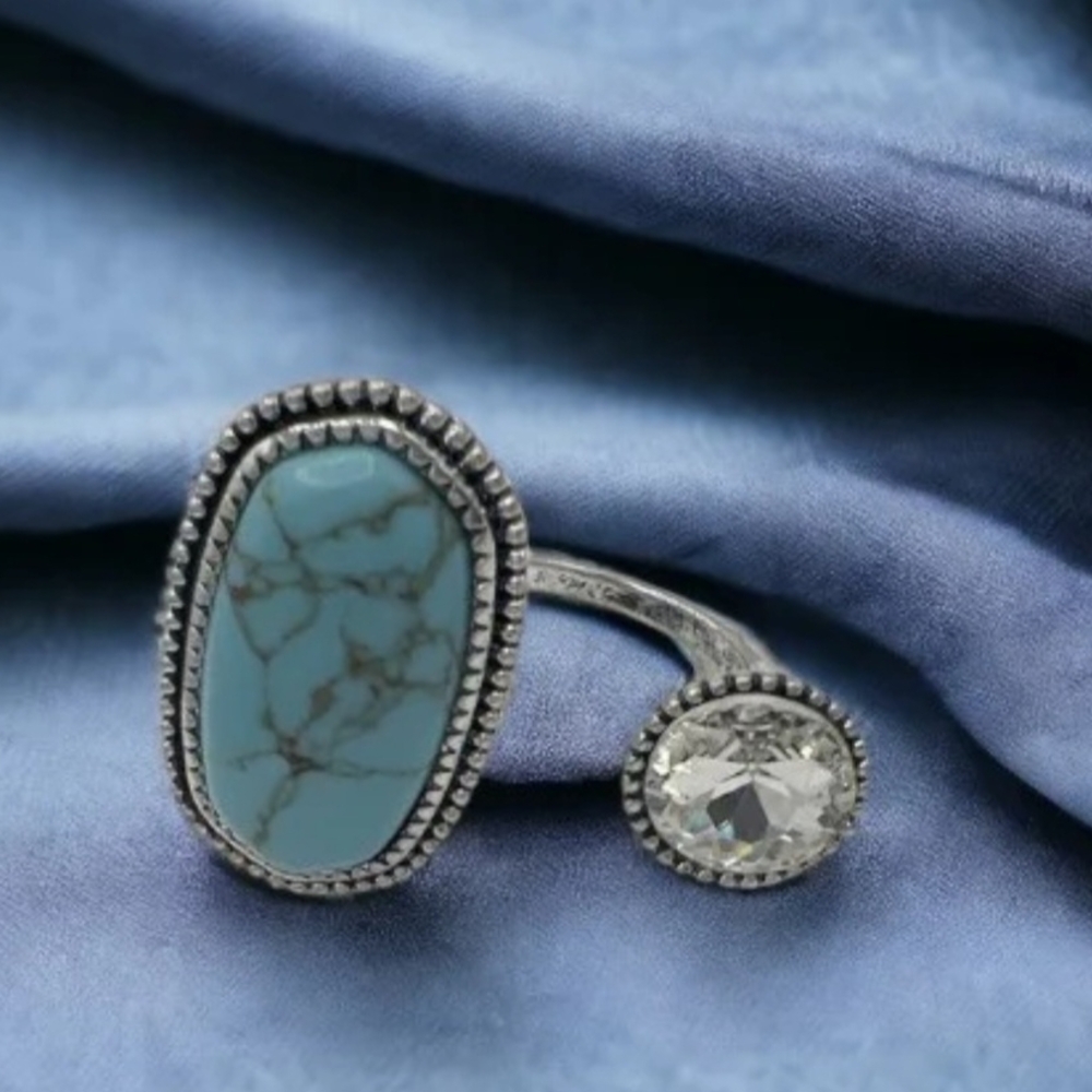 Elegant Silver and Turquoise Ring